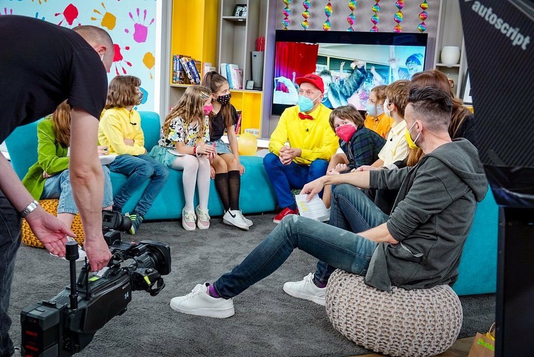 Miro Jaroš a deti z Oteckov v Teleráne