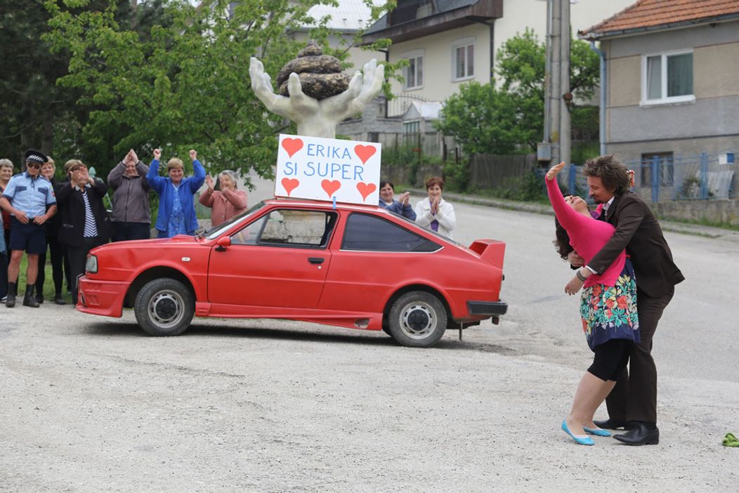 Horná Dolná - Ďuro pokľakol a vytiahol prsteň