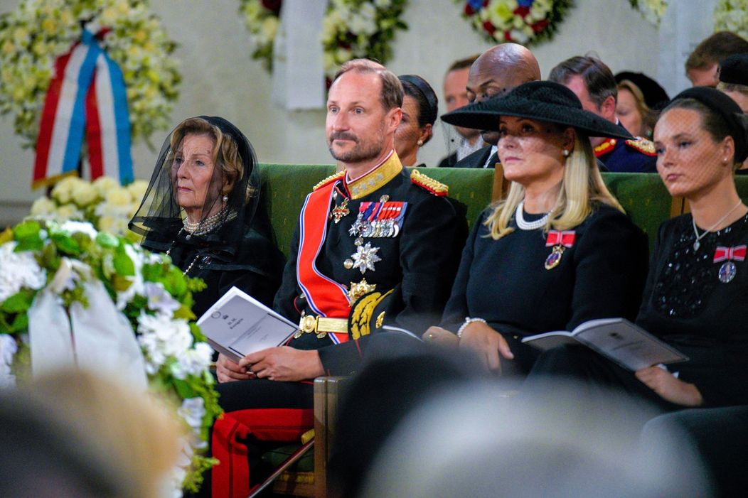 Kráľ Haakon, kráľovná Mette-Marit, korunná princezná Ingrid Alexandra a kráľovná Sonja.