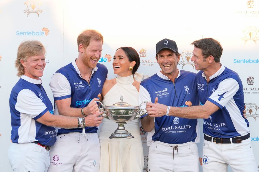 Princ Harry s Meghan po jazdeckom póle