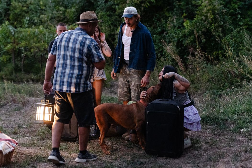 Príchod banditov na Farmu
