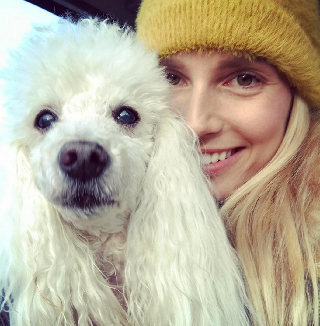 Diana Hágerová a jej 12-ročný trpasličí pudlík Honey