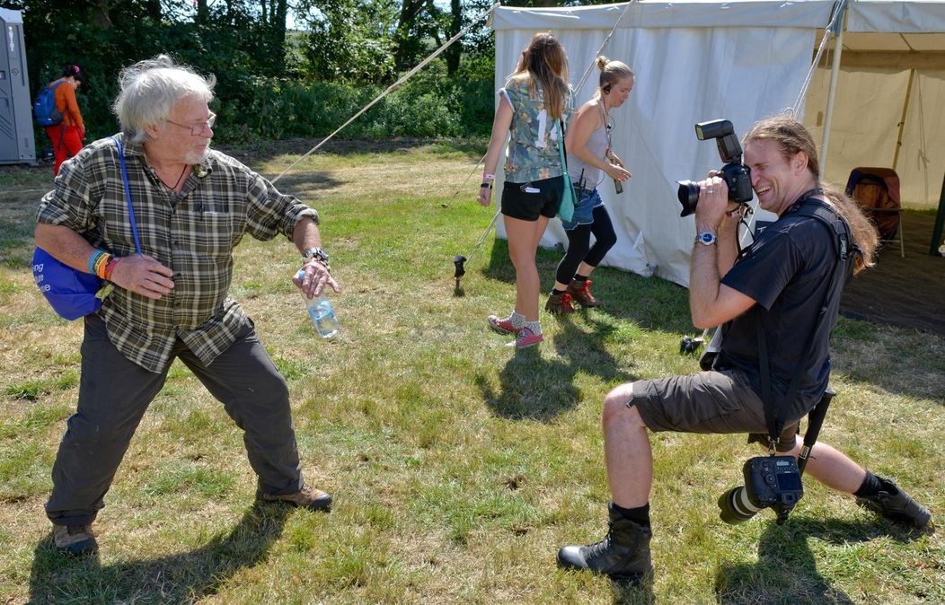 Zomrel Bill Oddie, legendárny komik a moderátor.