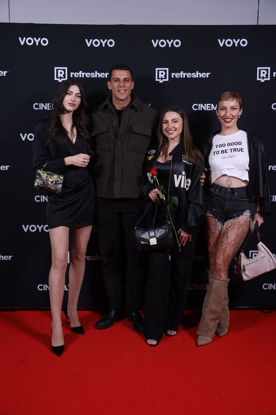 Takto vyzeralo šialenstvo na kinopremiére Ruže v Nitre
