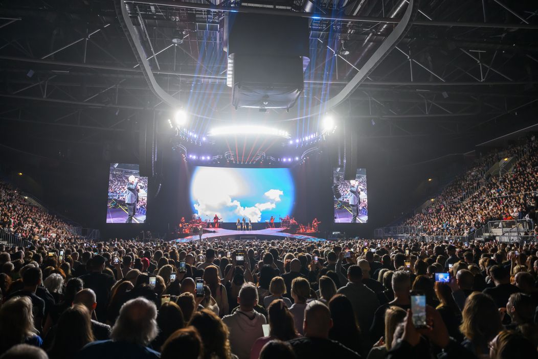 Na snímke taliansky spevák Eros Ramazzotti počas svojho koncertu  v Bratislave 16. apríla 2026
