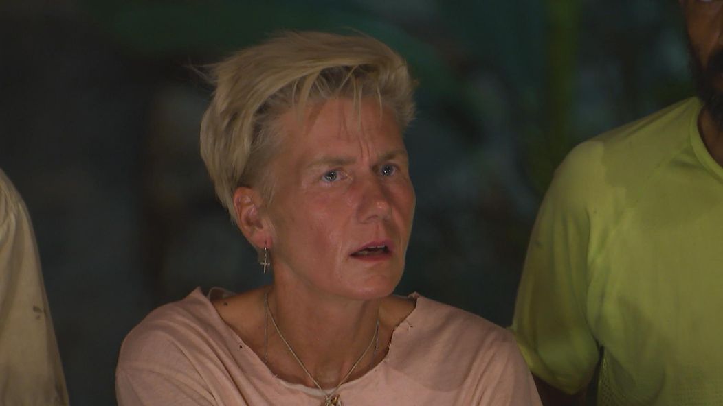 Kristina prekvapila Janu na kmeňovej rade, keď jej venovala skrytú výhodu. Jana tak mohla vziať jednému členovi hlas a hlasovať dvakrát. Hlas zobrala Radkovi.
