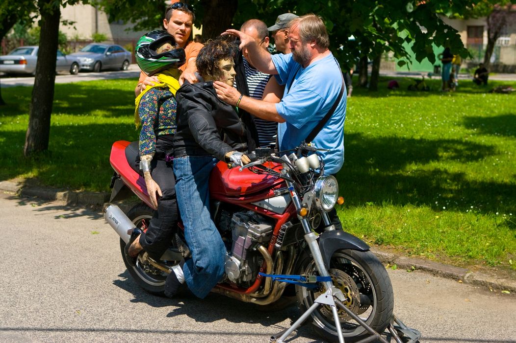 Nehoda Michala a Lucie na motorke v Ordinácii v ružovej záhrade