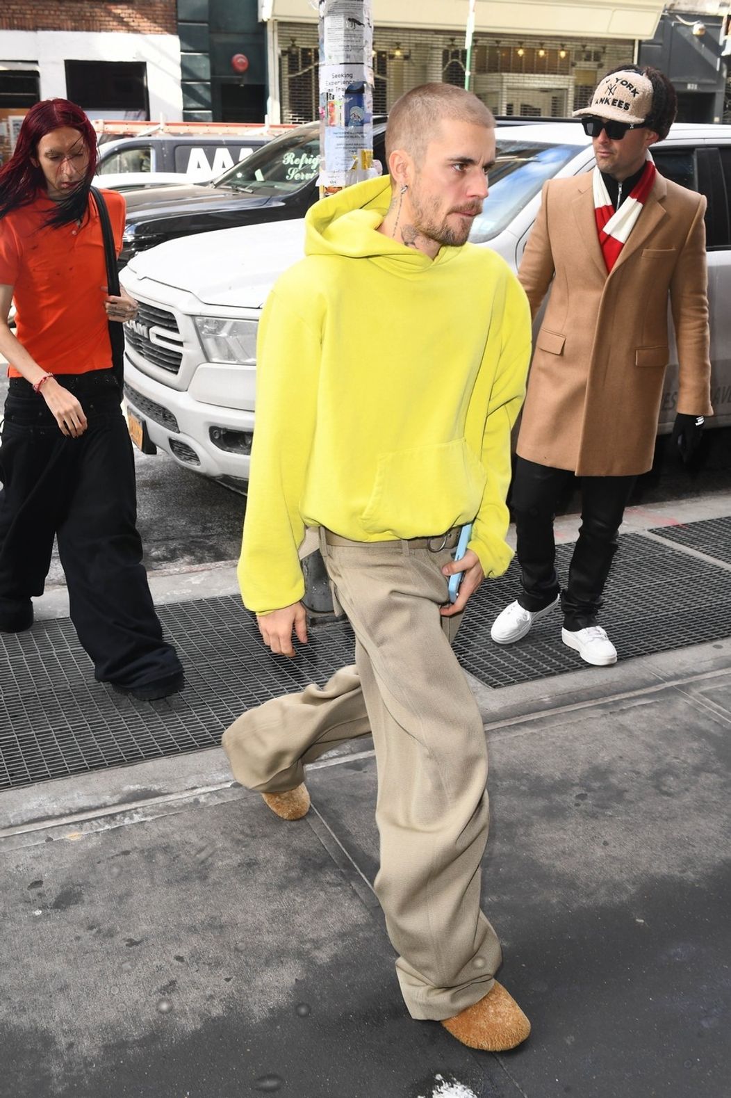 Justin Bieber zamieril do nahrávacieho štúdia v New Yorku, no svojím prázdnym pohľadom vydesil fanúšikov.
