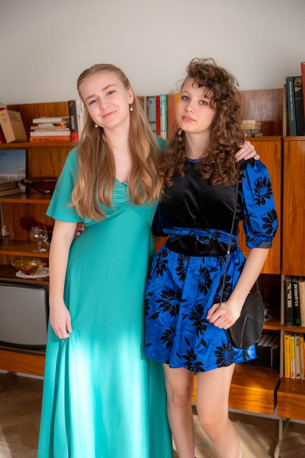 Dámska jazda v Sľube - Lenka a Barbora sa chystajú na ples, Mária, Zita a Magda majú vlastnú párty