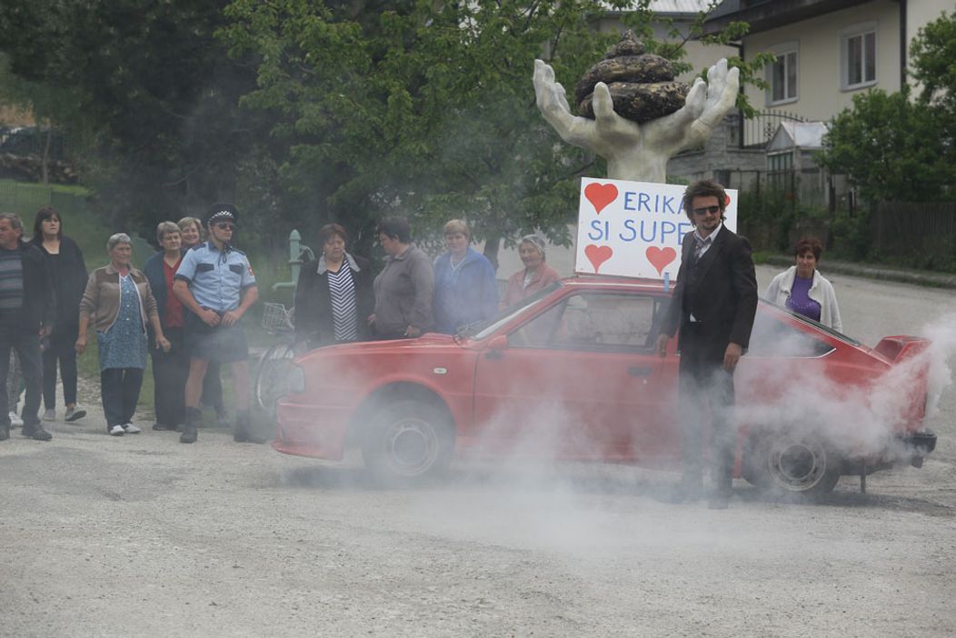 Horná Dolná - Ďuro pokľakol a vytiahol prsteň