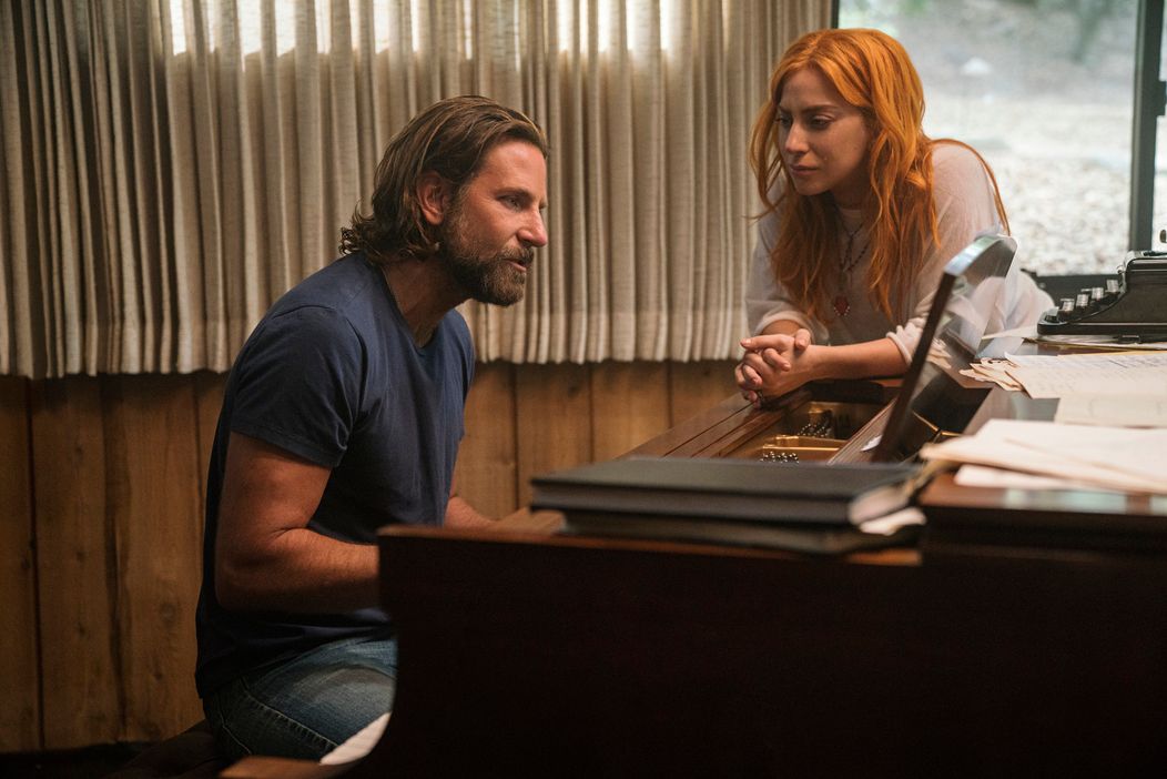 Bradley Cooper a Lady Gaga vo filme A Star Is Born