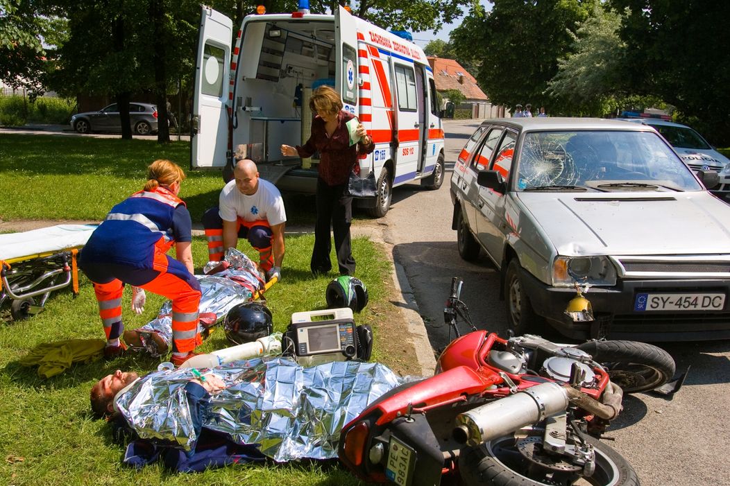 Nehoda Michala a Lucie na motorke v Ordinácii v ružovej záhrade