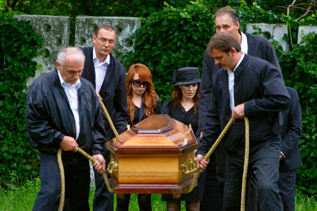 Pohreb Michala v Ordinácii v ružovej záhrade