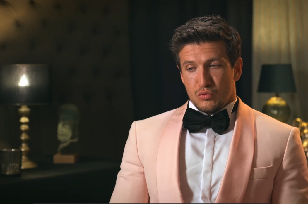 Z vášnivého bozku od Mary stratil Jan reč