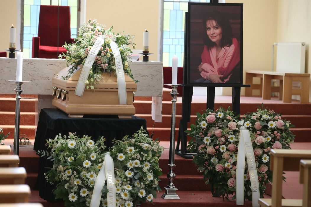 Rakva zosnulej Libuši Šafránkovej v Kostole sv. Anežky v Prahe
