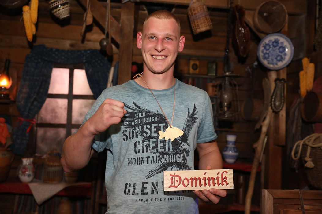 Dominik sa teší z výhry