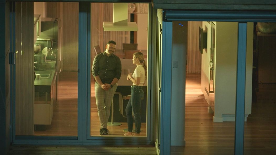 Eva vidí Katku v spoločnosti iného muža.