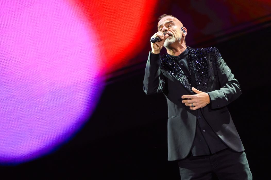 Na snímke taliansky spevák Eros Ramazzotti počas svojho koncertu  v Bratislave 16. apríla 2026