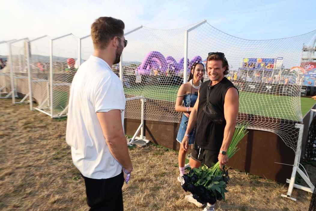 Radko na festivale Grape rozdával ruže a vymenil si bozky s Marcelou