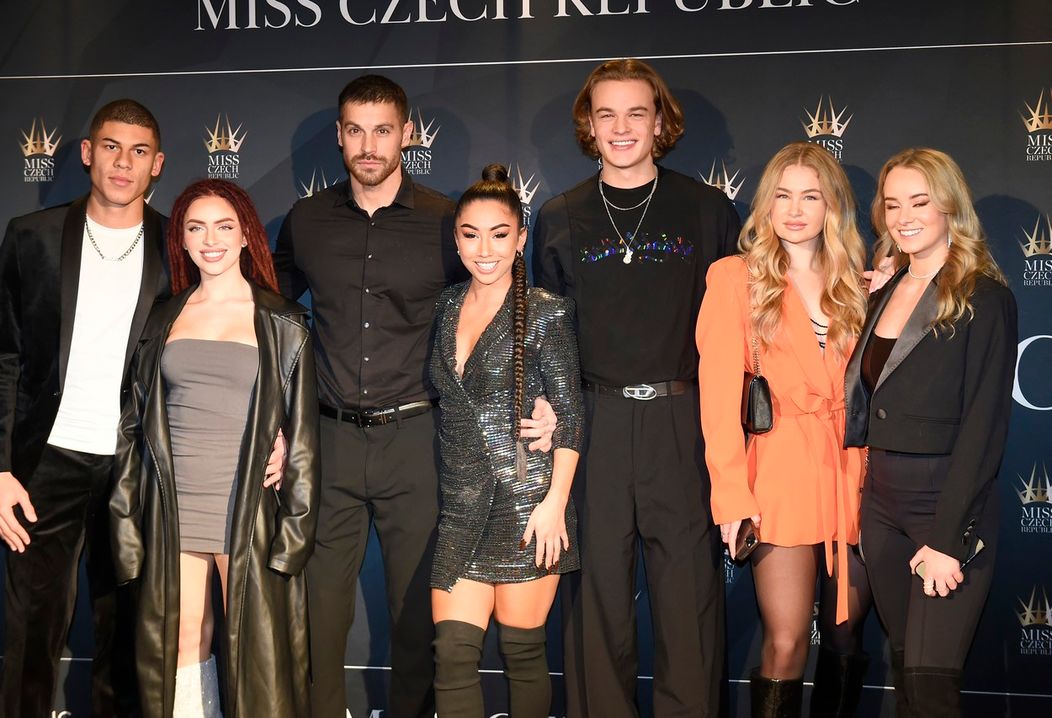 Na dvadsiatku súťažiacich Miss Czech Republic sa prišli pozrieť Claude, Rachel, Adam, Venis, Oliver, Natálie a Adri.