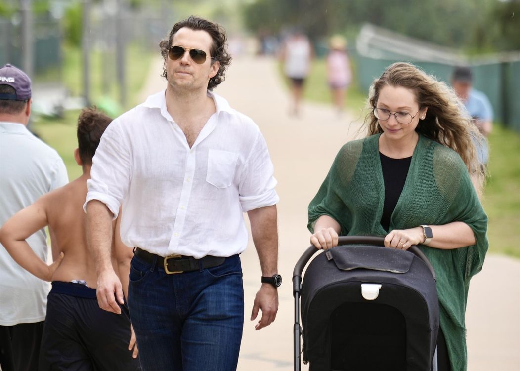Henry Cavill je otcom