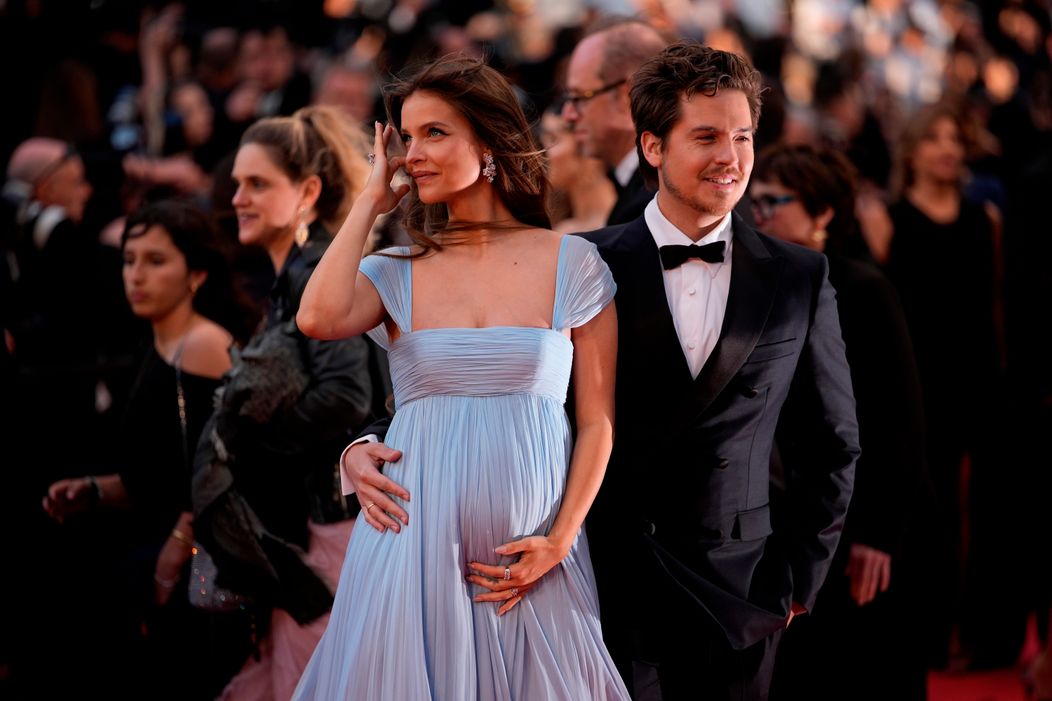 Dylan Sprouse a Barbara Palvin budú rodičia.