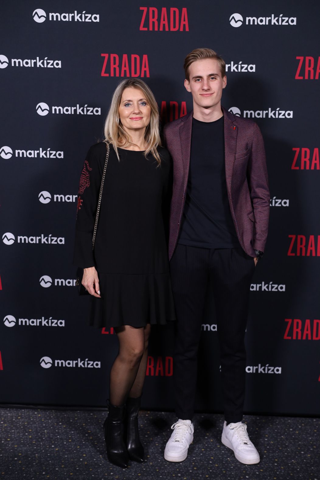 Premiéra seriálu Zrada