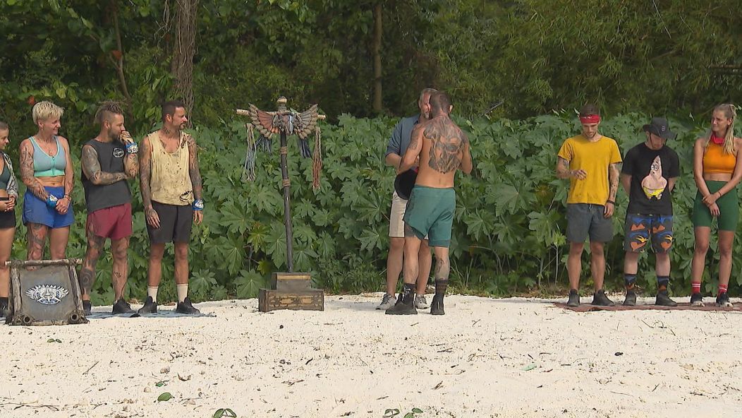 Výmenu členov v Survivore sprevádzali emócie na oboch stranách.