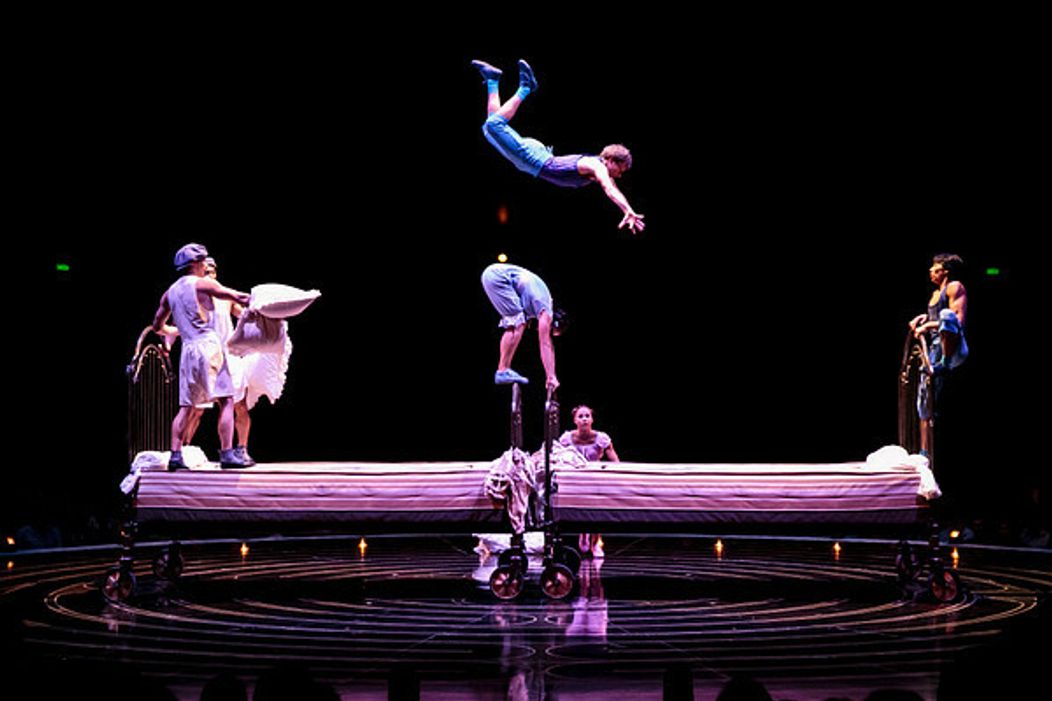 Bouncing Beds Lucas Saporiti Costumes Dominique Lemieux 2015 Cirque du Soleil 