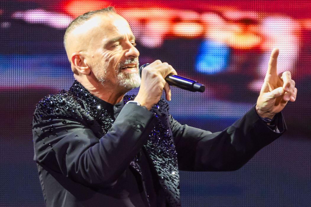 Na snímke taliansky spevák Eros Ramazzotti počas svojho koncertu  v Bratislave 16. apríla 2026