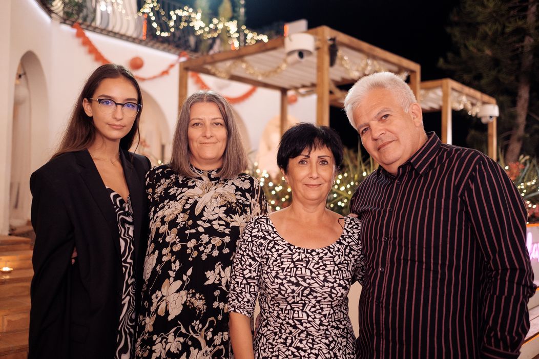 Laurina sestra a mama, Martinovi rodičia