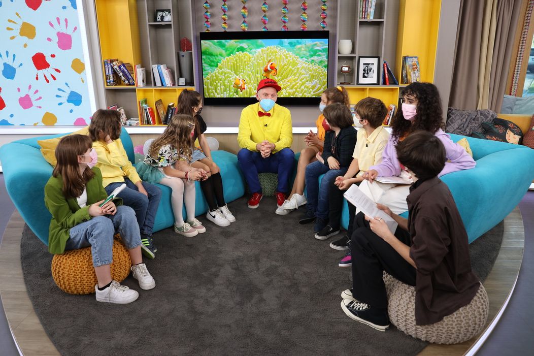 Miro Jaroš a deti z Oteckov v Teleráne