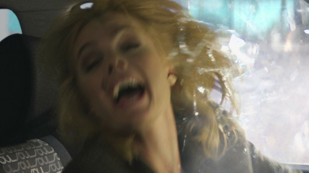 Erika Eleniak vo filme Vianočný tanec