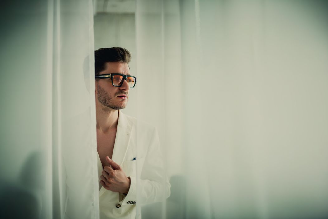 Slovenský klavirista, skladateľ a autor vlastnej hudobnej tvorby Michal Mrocek