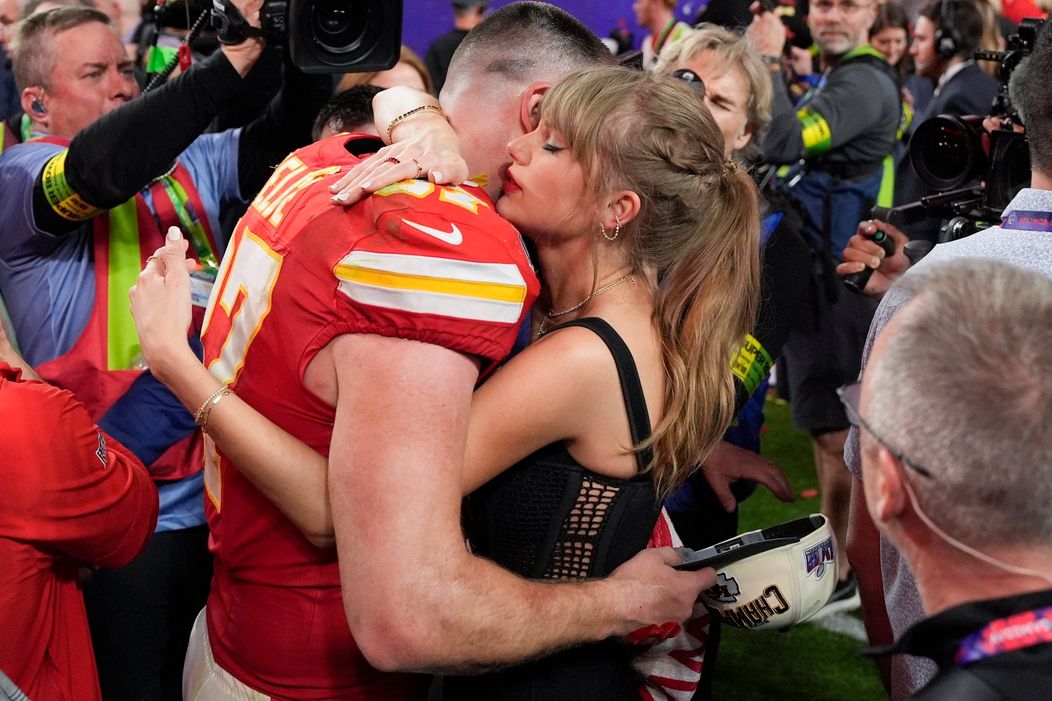 Taylor Swift s Blake Lively na Super Bowl