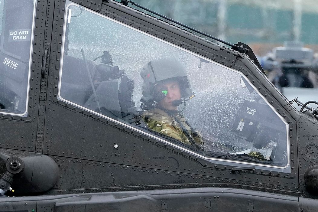 Karol III. odovzdal vojenský titul synovi Williamovi