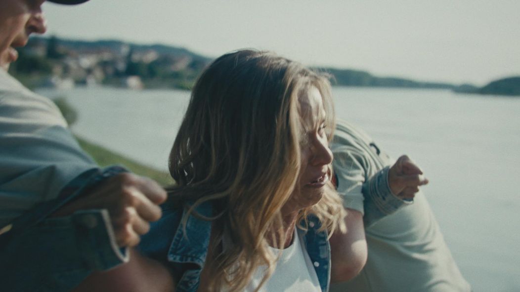 Barbora (Nela Pocisková) zistí, že telo patrí jej synovi Dankovi a zrúti sa.
