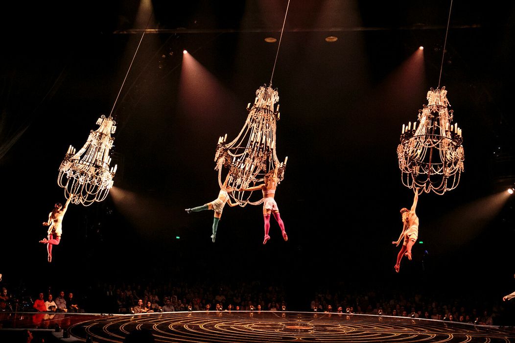 Chandelier Lucas Saporiti Costumes Dominique Lemieux 2015 Cirque du Soleil 