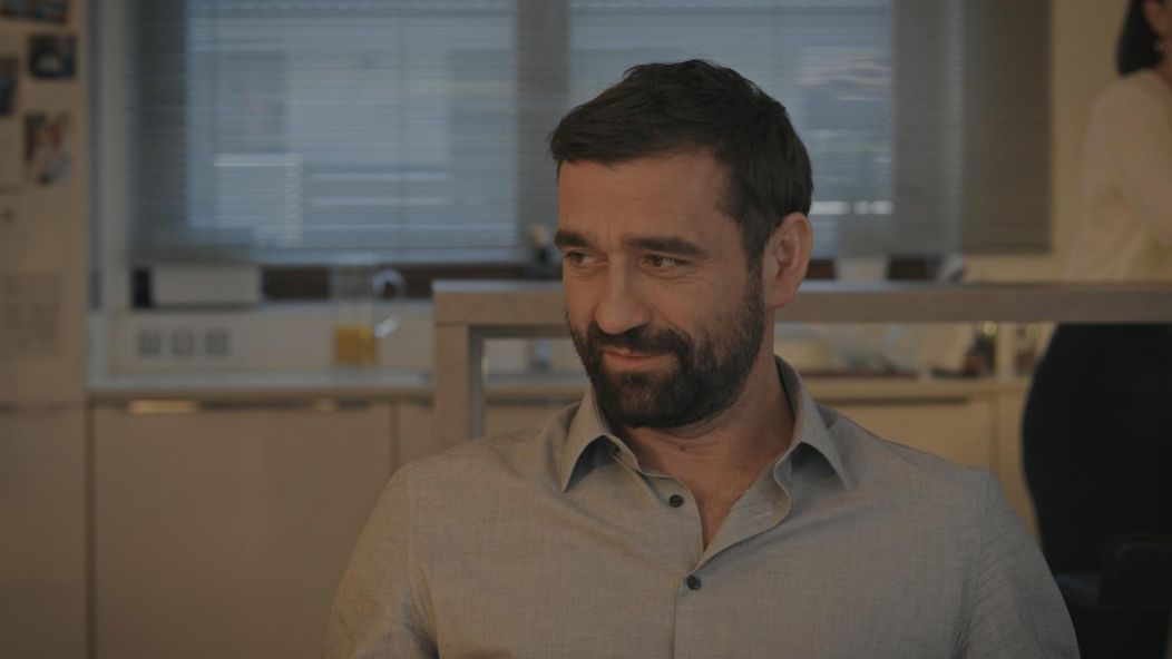 Jakub pripravil Eve prekvapenie a skončili v posteli.