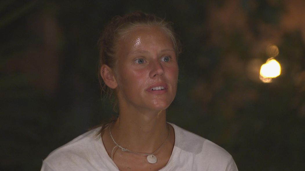 Veronika najskôr oľutovala svoje klamstvá na kmeňovej rade, no v dueli jej sily na Radka nestačili a v Survivore skončila.
