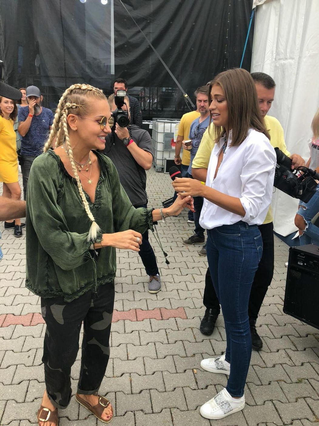 Archívne zábery: Stretnutie Dary Rolins a Jasminy Alagič na DOD!