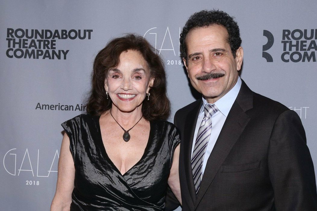 Tony Shalhoub s manželkou Brooke Adams