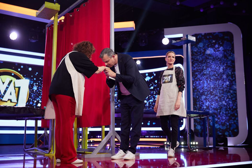 Zábery z premiérovej epizódy šou 2 na 1 so Zuzanou Mauréry