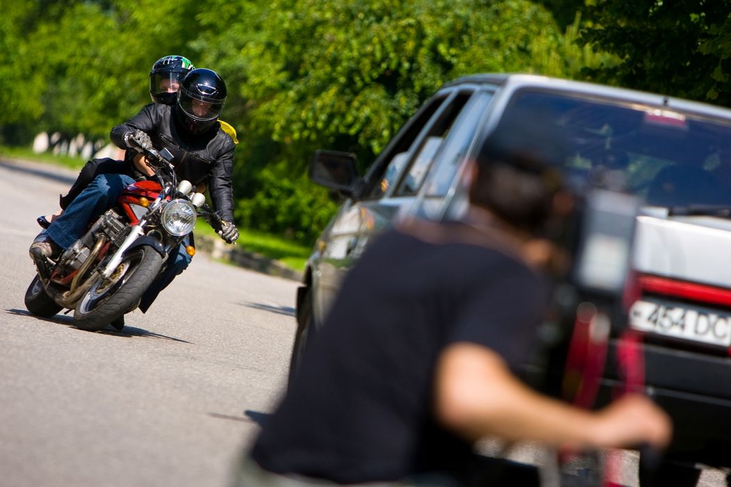 Nehoda Michala a Lucie na motorke v Ordinácii v ružovej záhrade
