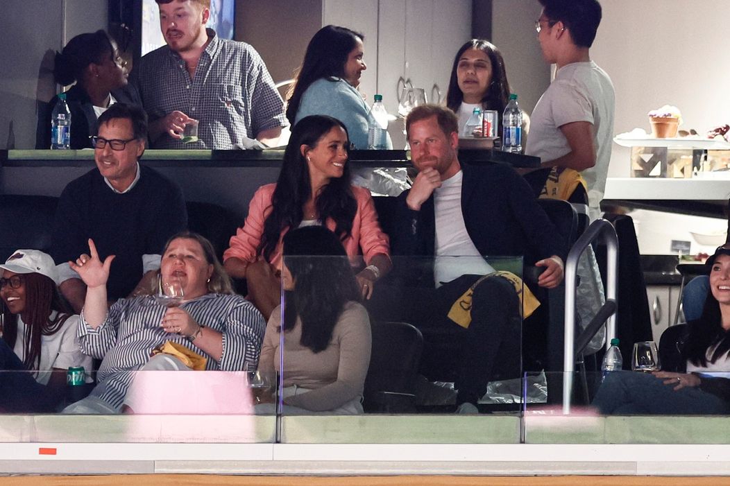 Princ Harry chcel pobozkať Meghan pred zrakmi tisícok ľudí: Odmietla ho