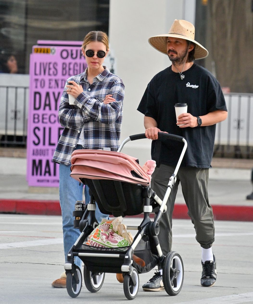 Mia Goth a Shia LeBeouf sa rozvádzajú