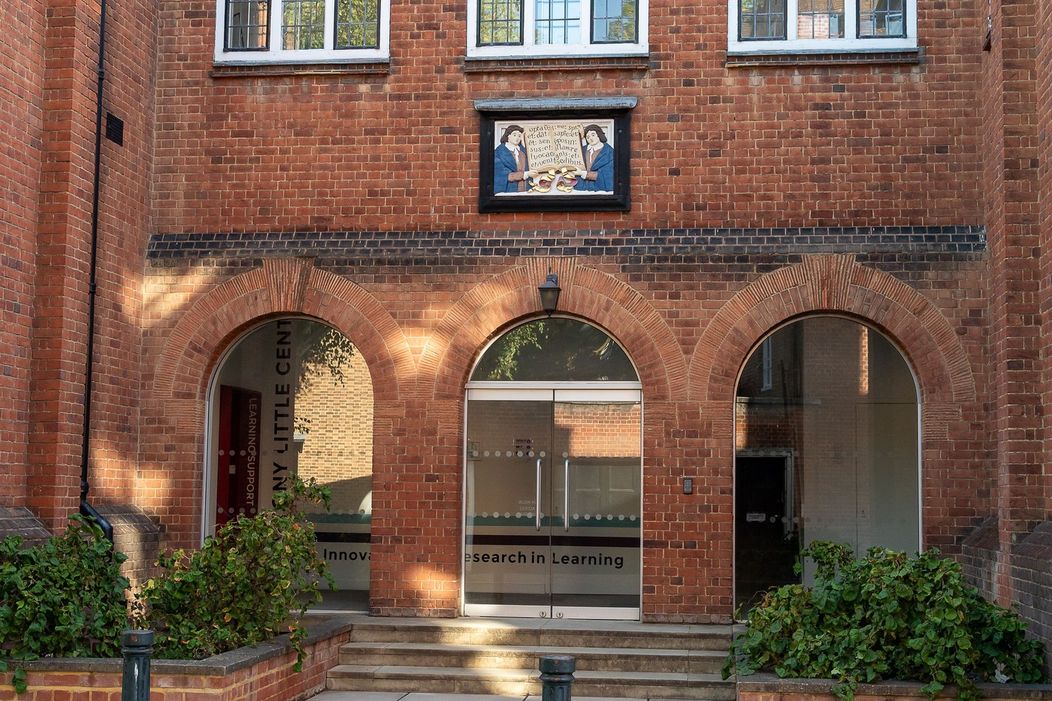 Princ George nastúpil na Eton College.