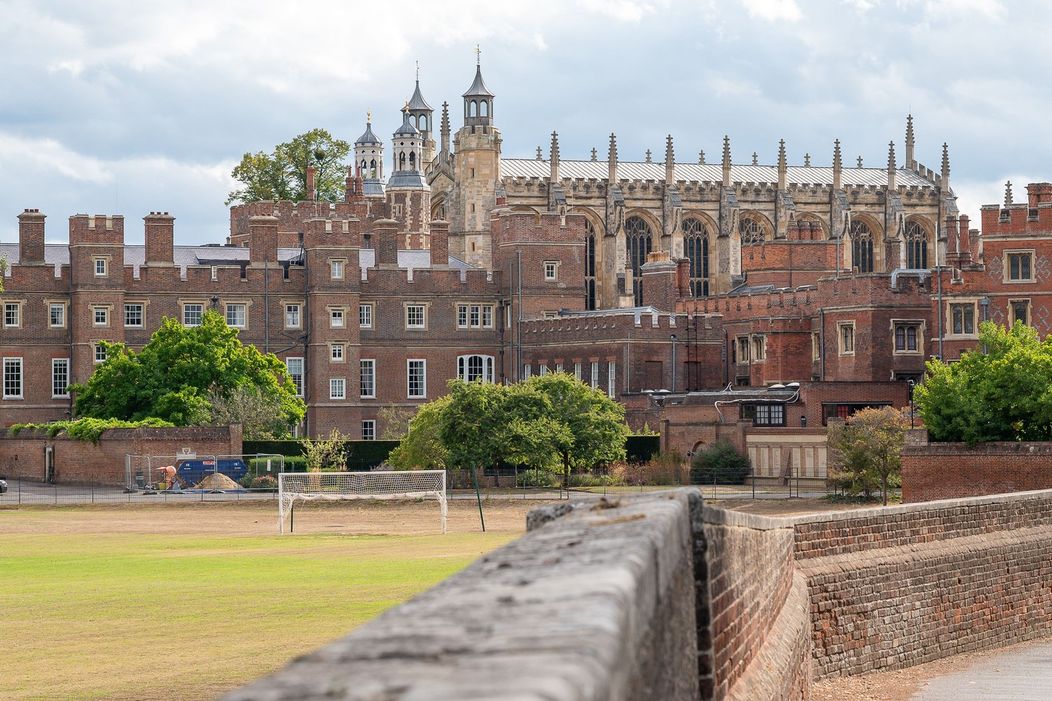 Princ George nastúpil na Eton College.