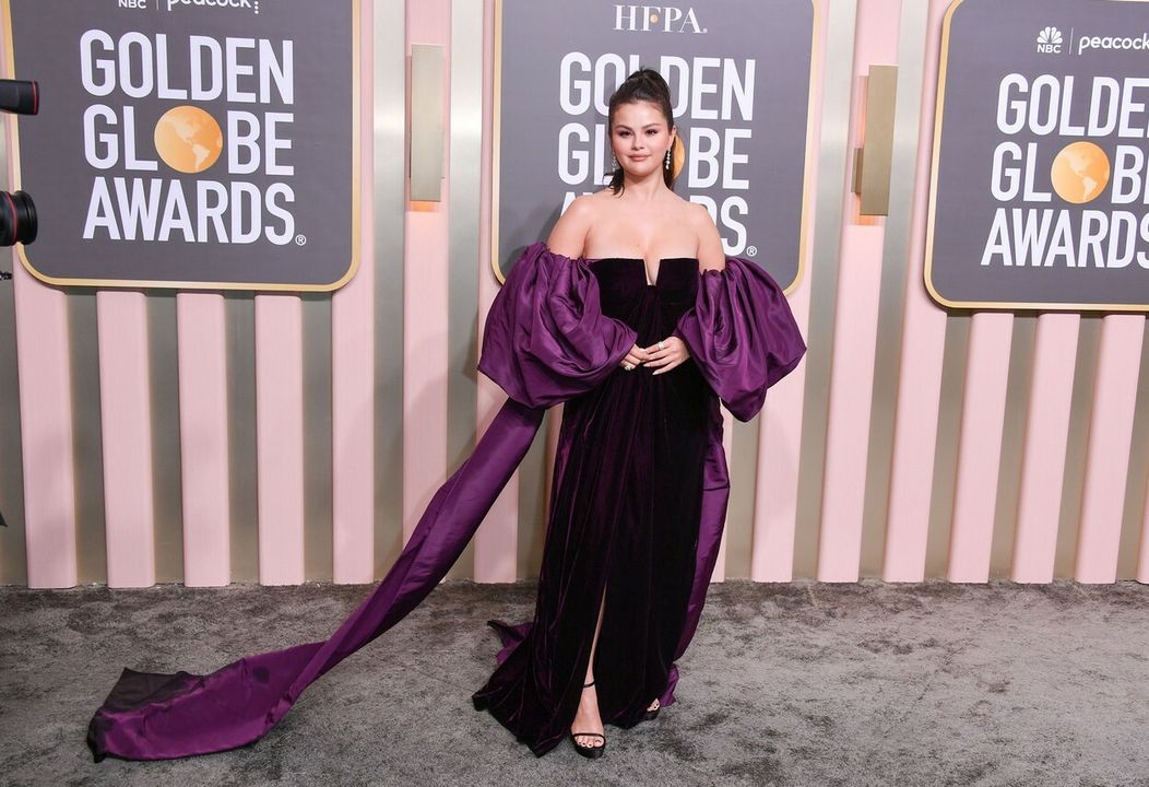 Selena Gomez na 80. ročníku Zlatých glóbusoch