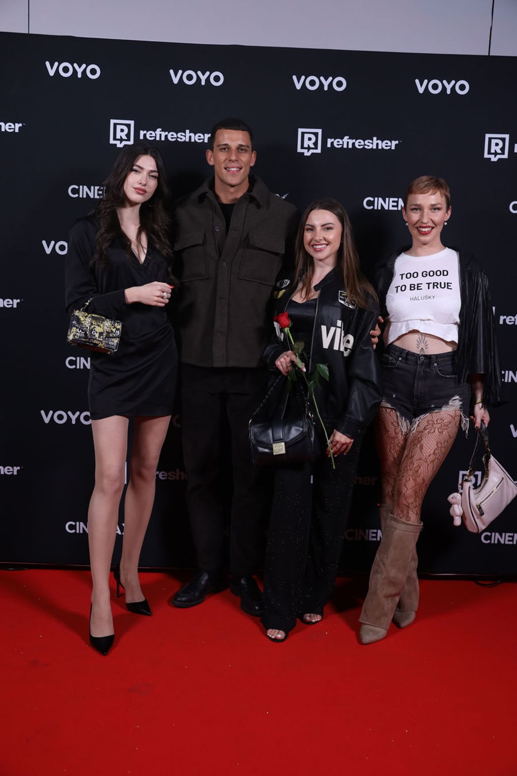 Takto vyzeralo šialenstvo na kinopremiére Ruže v Nitre